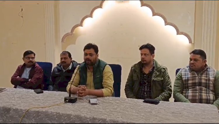 स्वर्गीय पिता की पुण्यतिथि पर दान का आयोजन 