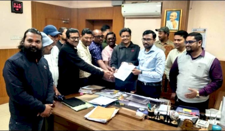 पत्रकारों ने मुख्यमंत्री से कि प्रेस सुरक्षा अधिनियम की मांग 
