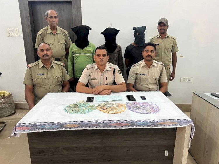 ब्राउनसूगर के साथ तीन लोग रंगे हाथों पकडे़ गए 