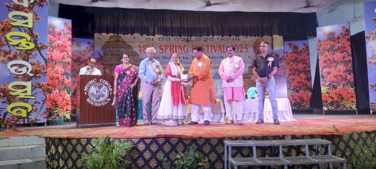 म्यूजिक सर्कल में बसंत महोत्सव की तीसरी शाम धूमधाम से मनाई गई