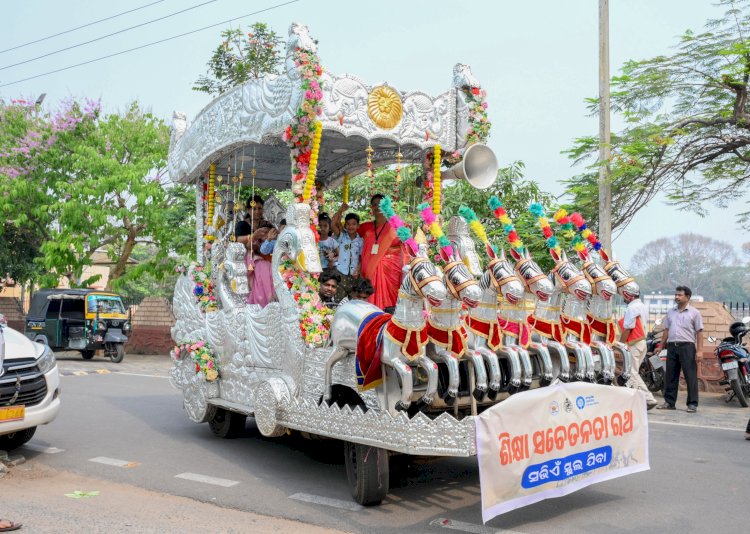 स्कूलों में प्रवेश एवं खोडी़ छुआँ उत्सव मनाया जा रहा है