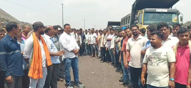 मजदूरों का मेहनताना दिए बगैर भाग रही थी कंपनी मजदूरों ने रोका 