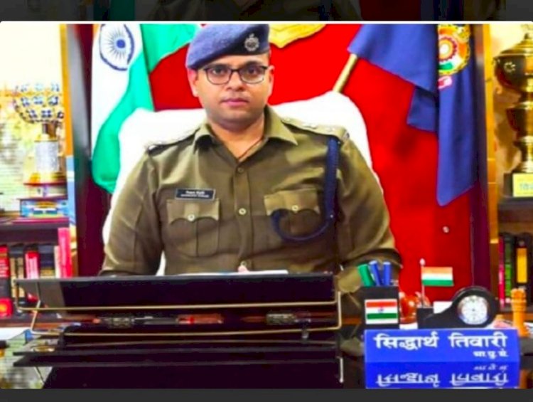 जन प्रतिनिधियों के साथ अभद्र व्यवहार करने पर थाना प्रभारी और प्रधान आरक्षक निलंबित 