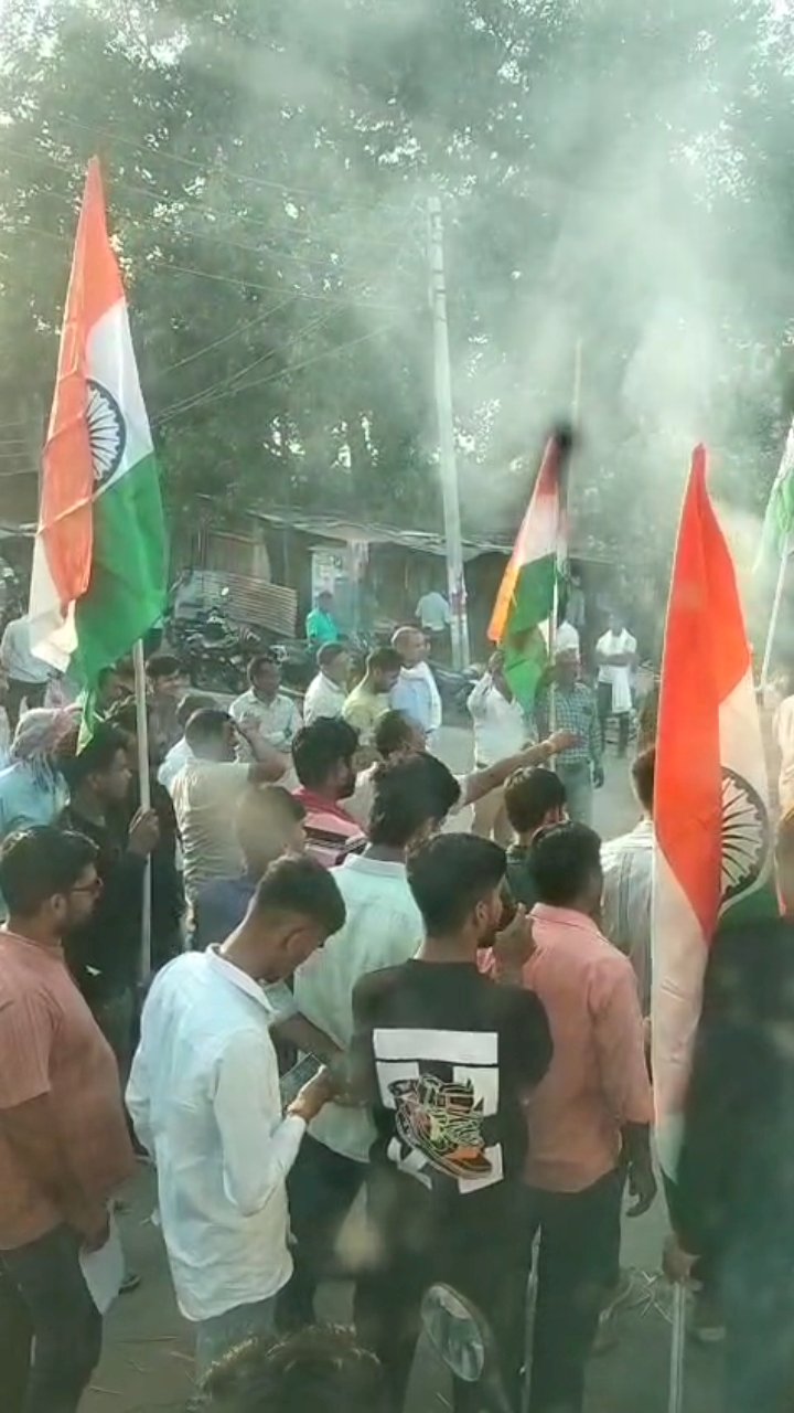 कश्मीर के पहलगाम में हुए आतंकवादी हमले से देश में आक्रोश का माहौल 