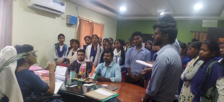 मनोहरपुर डिग्री कालेज के छात्रों का संघर्ष सफल हुआ 