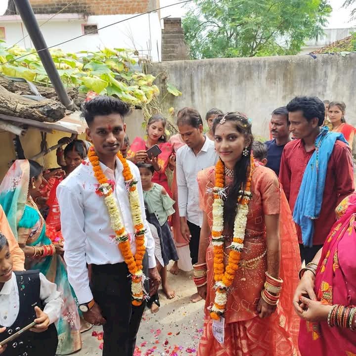 पत्नी का गला घोट कर हत्या करने के बाद पति ने स्वयं लगा ली फांसी 