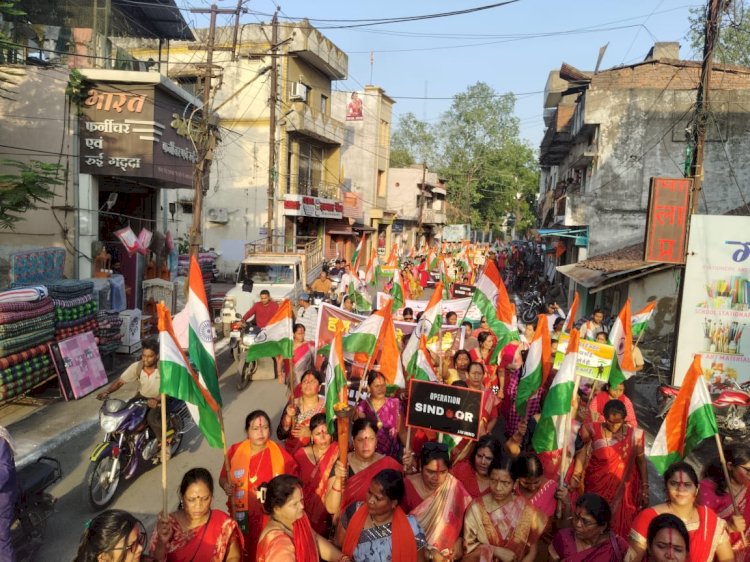 सेना के सम्मान में नारी शक्ति मैदान में