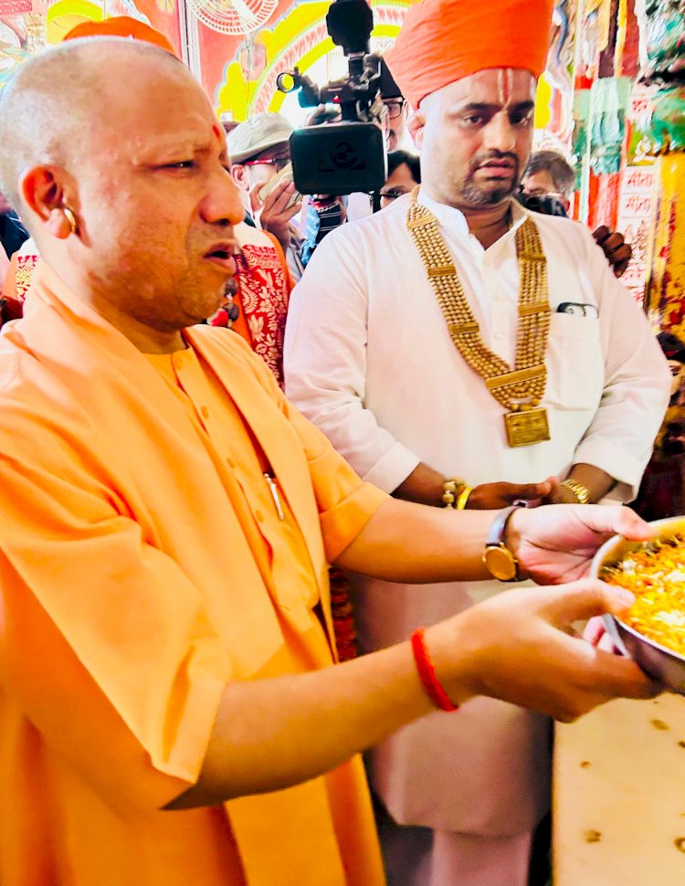 मुख्यमंत्री योगी आदित्य नाथ ने हनुमानगढी़ में किए दर्शन पूजन 
