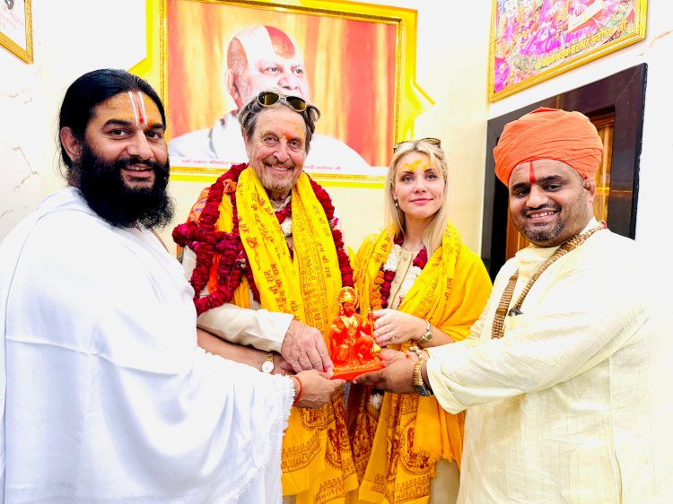 एलन मस्क के पिता एरल मस्क ने किए हनुमानगढ़ी के दर्शन