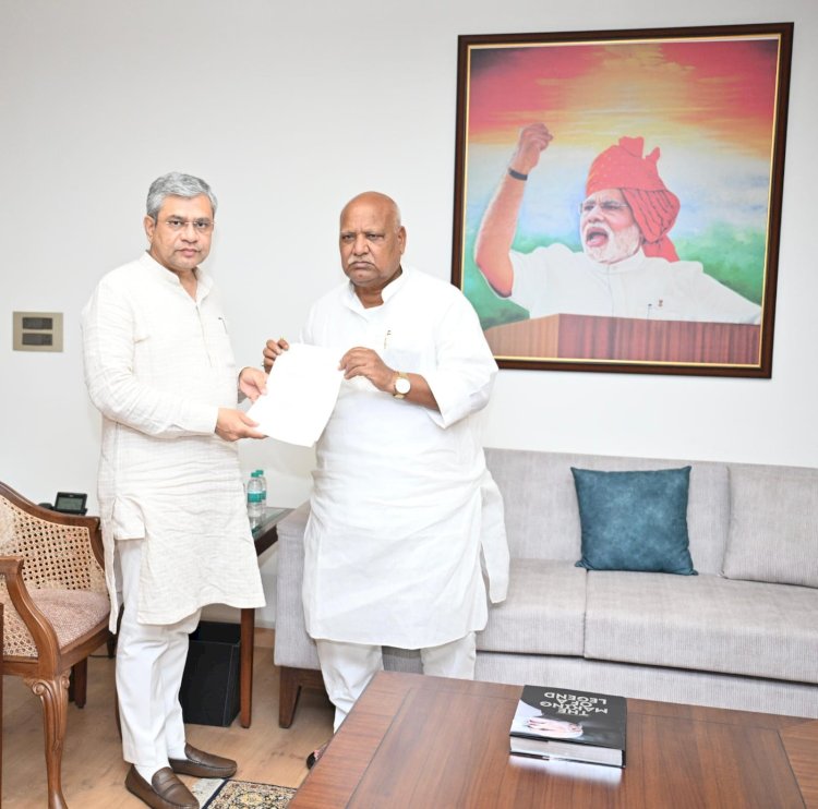 पूर्व सांसद लल्लू सिंह ने रेल मंत्री से मुलाकात कर दोहरीकरण व नई ट्रेनों कि मांग की