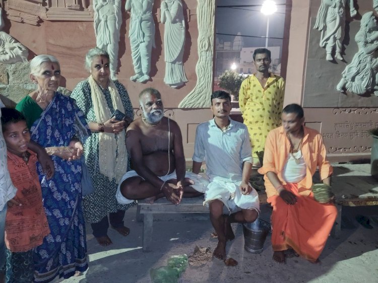 भक्ति पाठ और भजन कीर्तन से गुंज उठी अयोध्या नगरी 