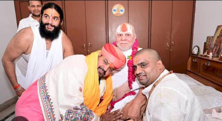 बृजभूषण शरण सिंह और श्रीमहंत ज्ञानदास की अनसुनी कहानी 