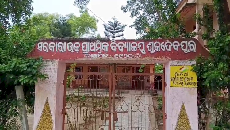 अभिभावक ने शिक्षक को निर्दोष बताया 