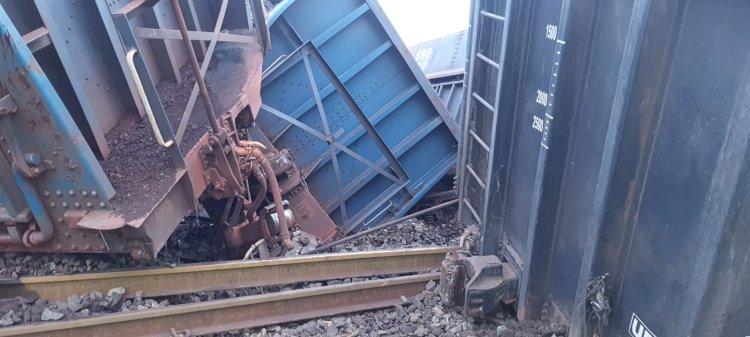 चांडिल में मालगाड़ी दुर्घटना ग्रस्त कई ट्रेनें प्रभावित तो कई रद्द 