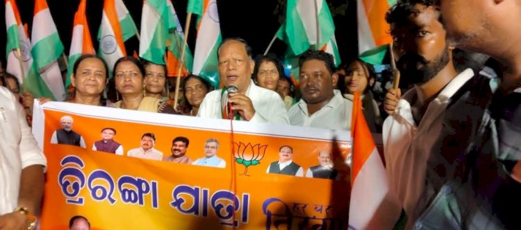 तिरंगा पदयात्रा में शामिल हुए विधायक दुर्गा चरण तांति 