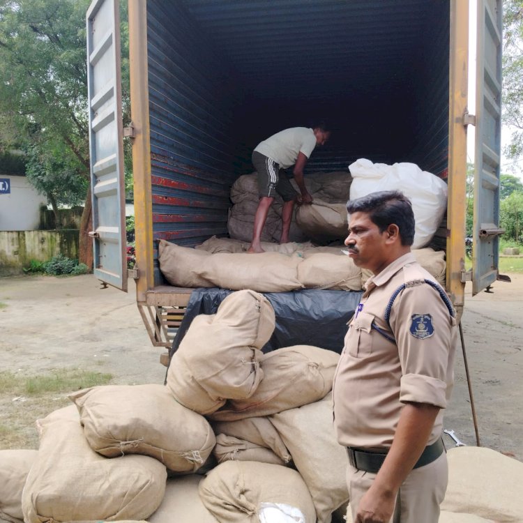 डिटर्जेंट के नाम पर‌ गुटका और तम्बाकू परिवहन करने का खुलासा