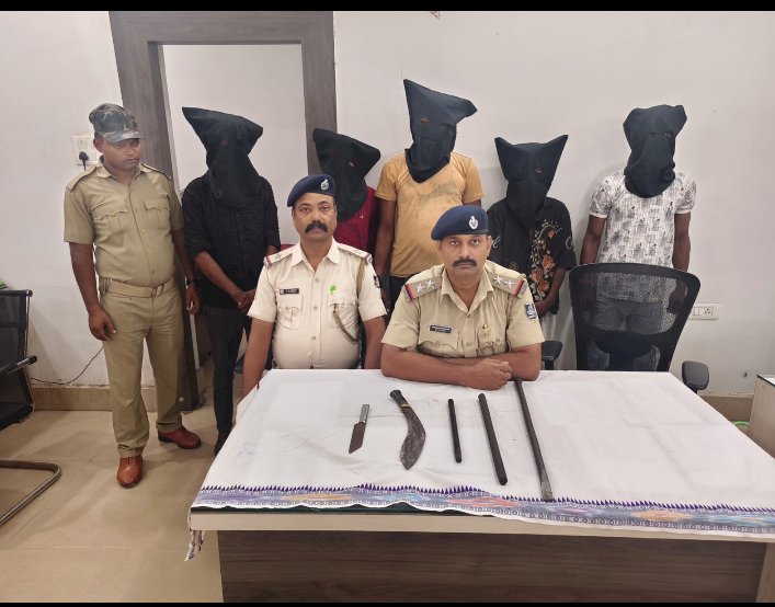 लूट करने से पहले योजना बनाते चार गिरफ्तार 