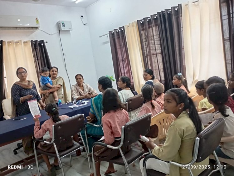 छात्राओं को कराया गया थाना भ्रमण