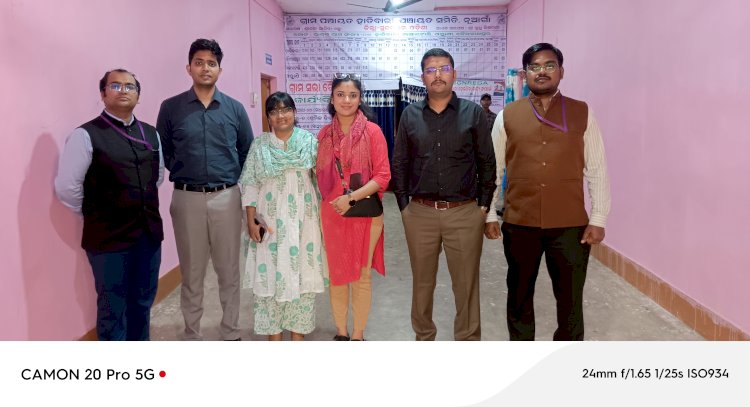 छ: आईएएस प्रशिक्षुओं का हाथीबारी ग्राम पंचायत भ्रमण