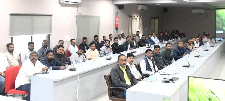 कलेक्टर ने समिति प्रबंधकों की ली बैठक