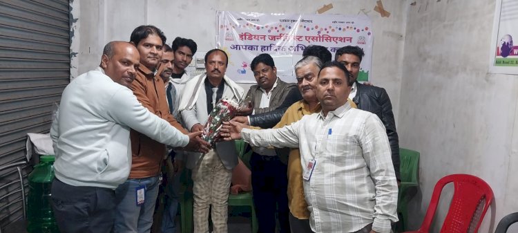 इंडियन जर्नलिस्ट एसोसिएशन के राष्ट्रीय अध्यक्ष सेराज अहमद कुरैशी का जमशेदपुर जिला कार्यालय में गरमजोशी से स्वागत