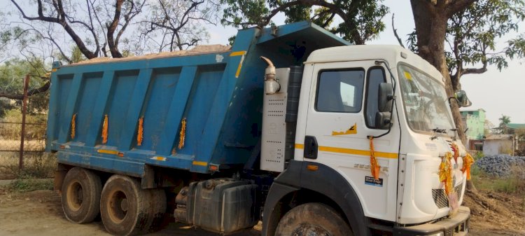  रेत से लदी हाइवा जब्त
