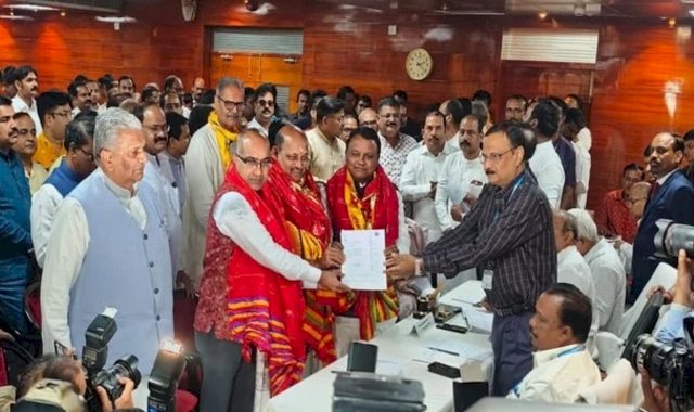 चार सीटों के लिये पांच उम्मीदवारों का नामांकन 