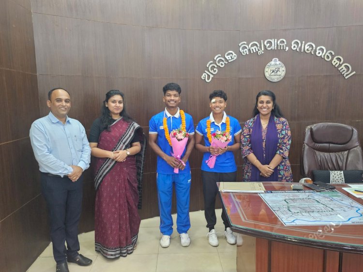 हॉकी खिलाड़ी स्वीटी कुजूर और अरमान लकड़ा सम्मानित