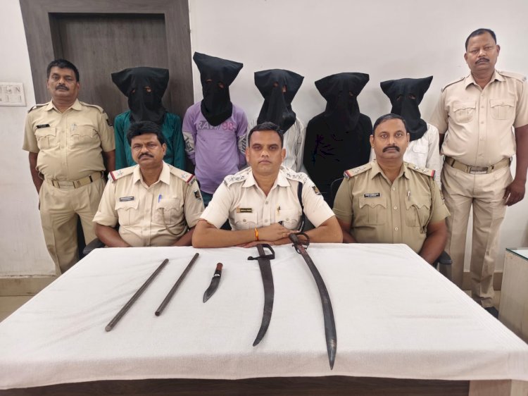 डकैती की साजिश नाकाम हथियारों के साथ पांच आरोपी गिरफ्तार