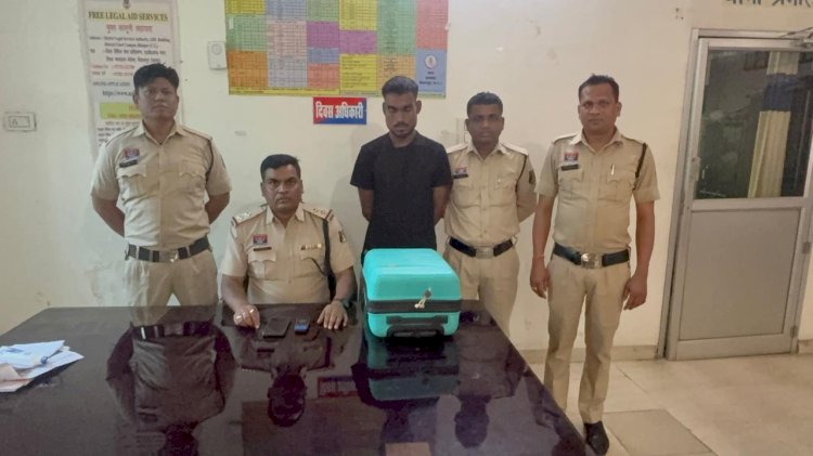 नशे के सौदागरों पर पुलिस का शिंकजा 6 किलो से ज्यादा गांजा के साथ तस्कर गिरफ्तार