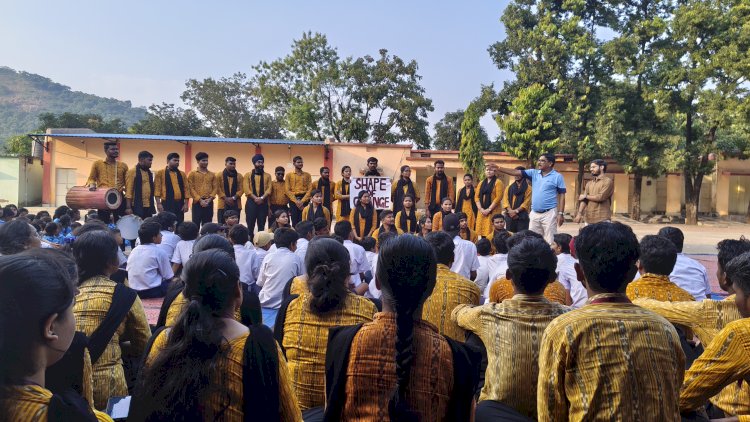 सीटीई के छात्रों ने नुक्कड़ नाटक के जरिये सरकारी योजनाओं से लोगों को किया जागरूक