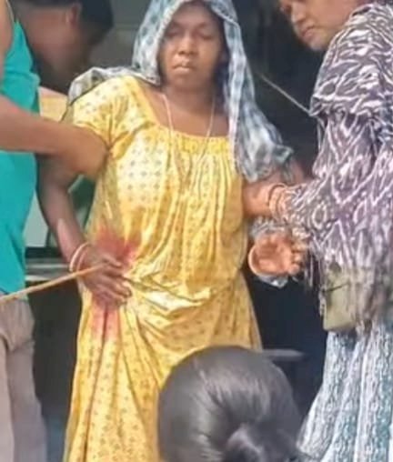 जमीन विवाद में भतीजी पर तीर से हमला